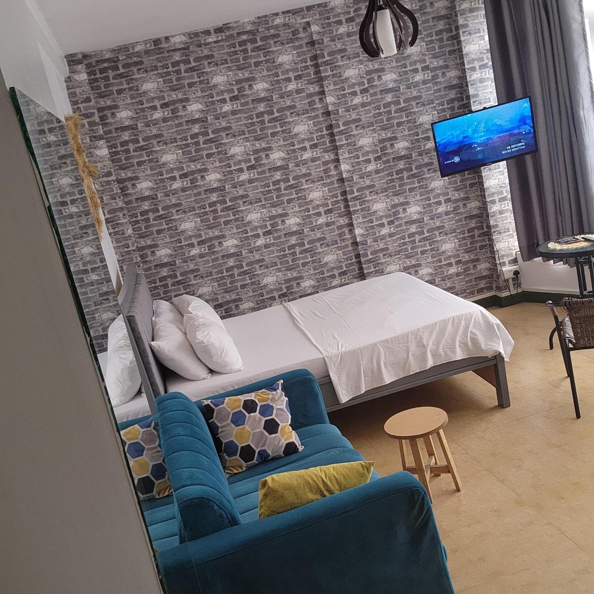 Near Cbd With Rooftop Pool Apartment