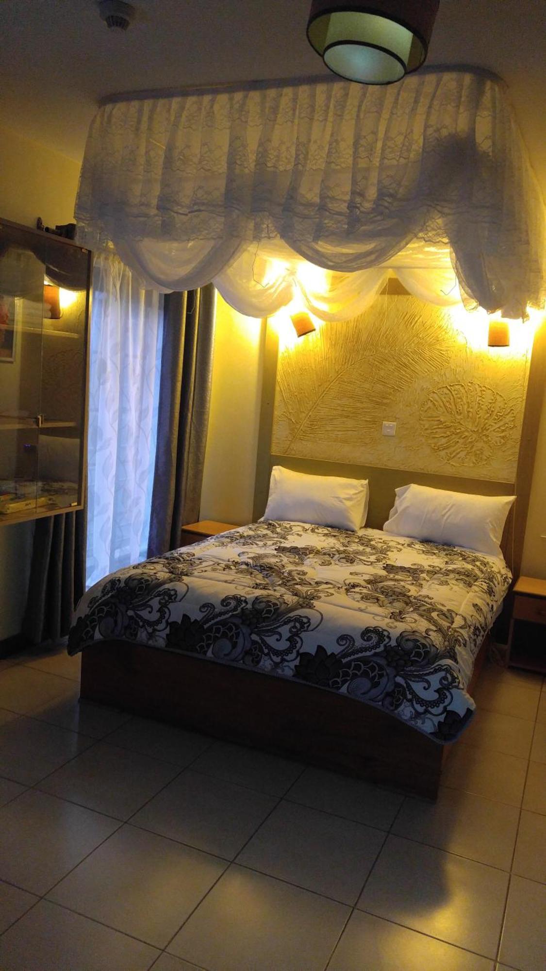 Mvuli Suites, Sunyee