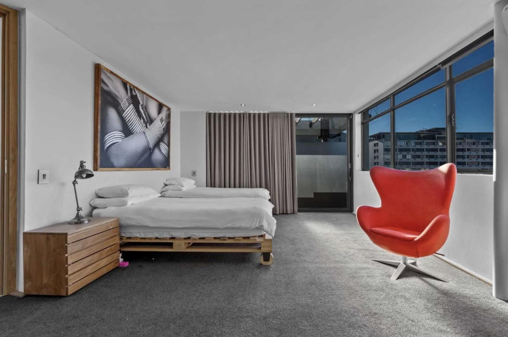Icarus Apartment
