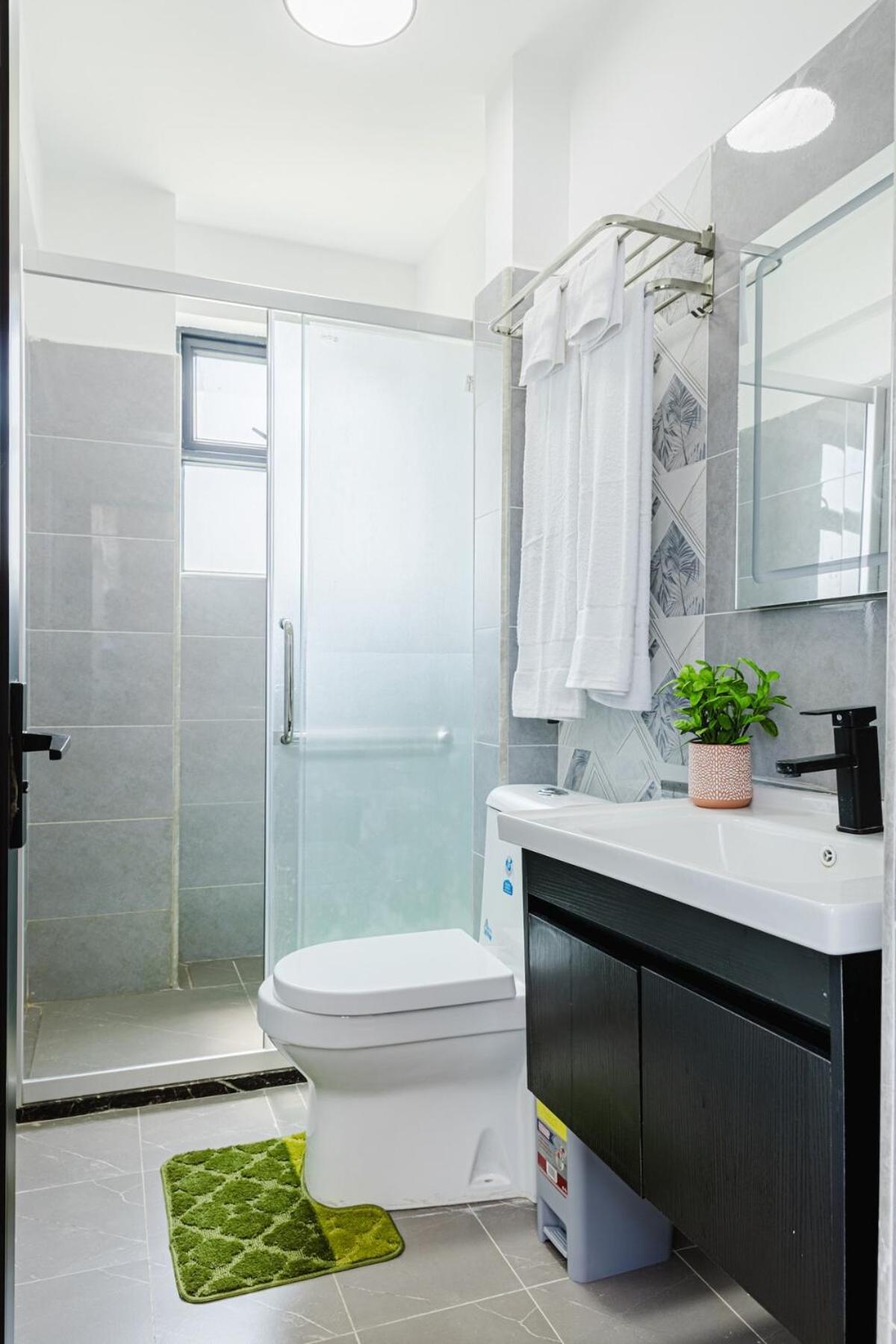 A Contemporary 2-bedroom Master Ensuite Unit - Kilimani Apartment Nairobi