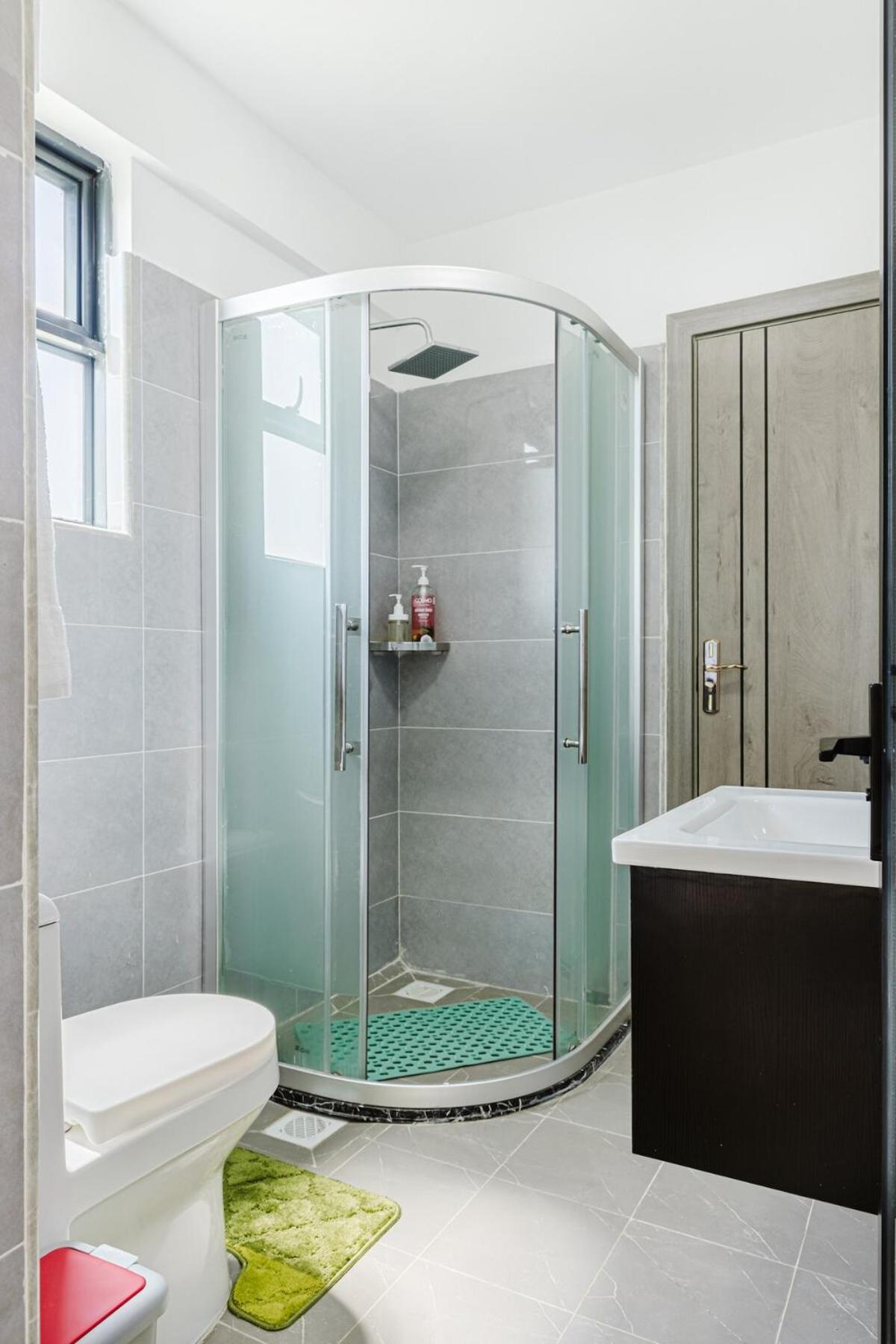 A Contemporary 2-bedroom Master Ensuite Unit - Kilimani Nairobi