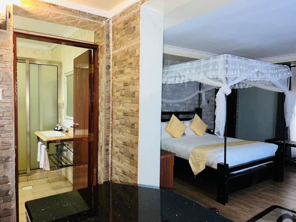Hotel Nokras Riverine & Nairobi
