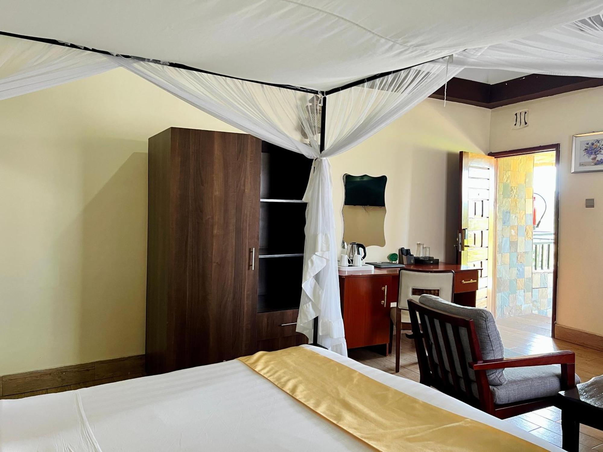 Nokras Riverine & Hotel 4*