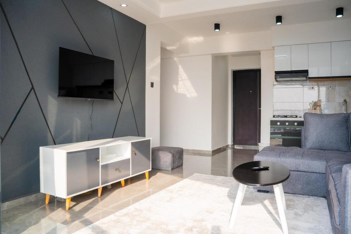 Apartment 1 Bedroom Stylish Haven With Skyline Views
