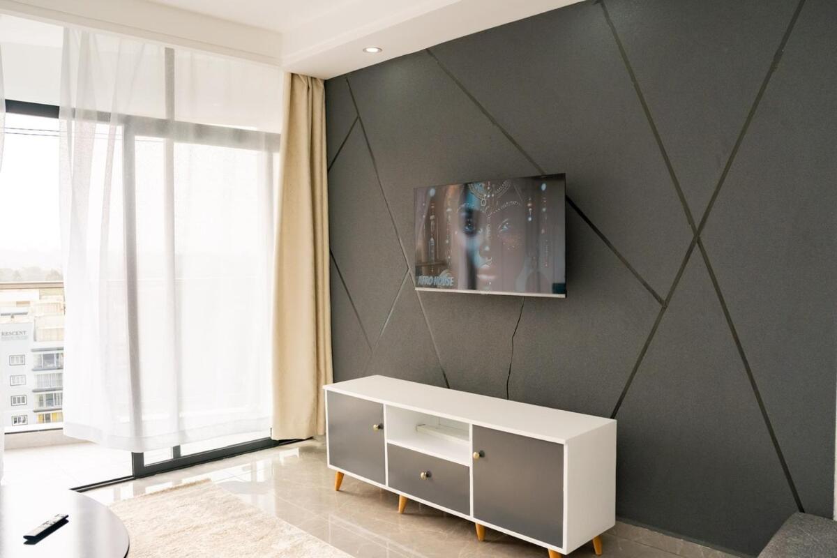 1 Bedroom Stylish Haven With Skyline Views