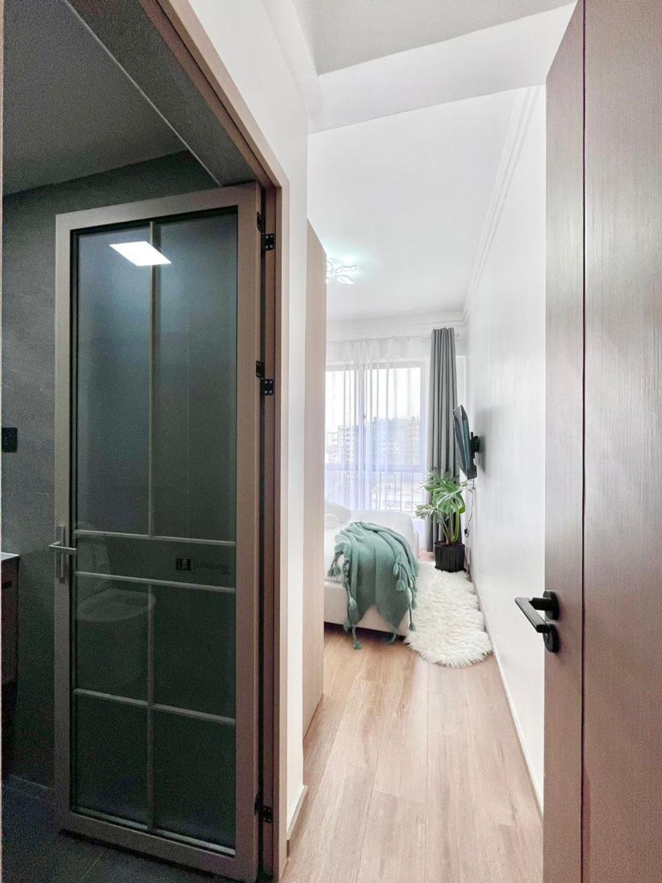 Apartment The Elegant Luxurious Three Bedroom In Kilimani With Breathtaking Views ,swimming Pool,private Amble Parking Space ,fully Equipped Gym Amd Close Proximity To Major Shopping Malls Nairobi