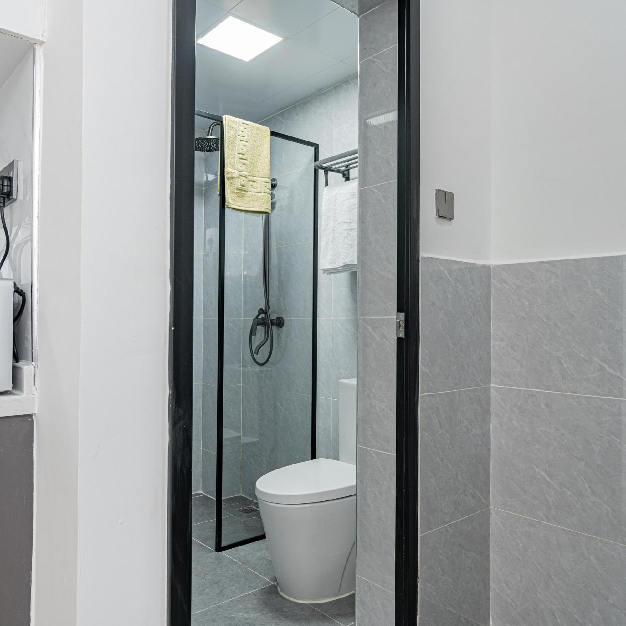 Marina Bay One Bedroom Apartment, Swimming Pool, Gym, Workspace ,wonderiss Homes Westland Living Apartment