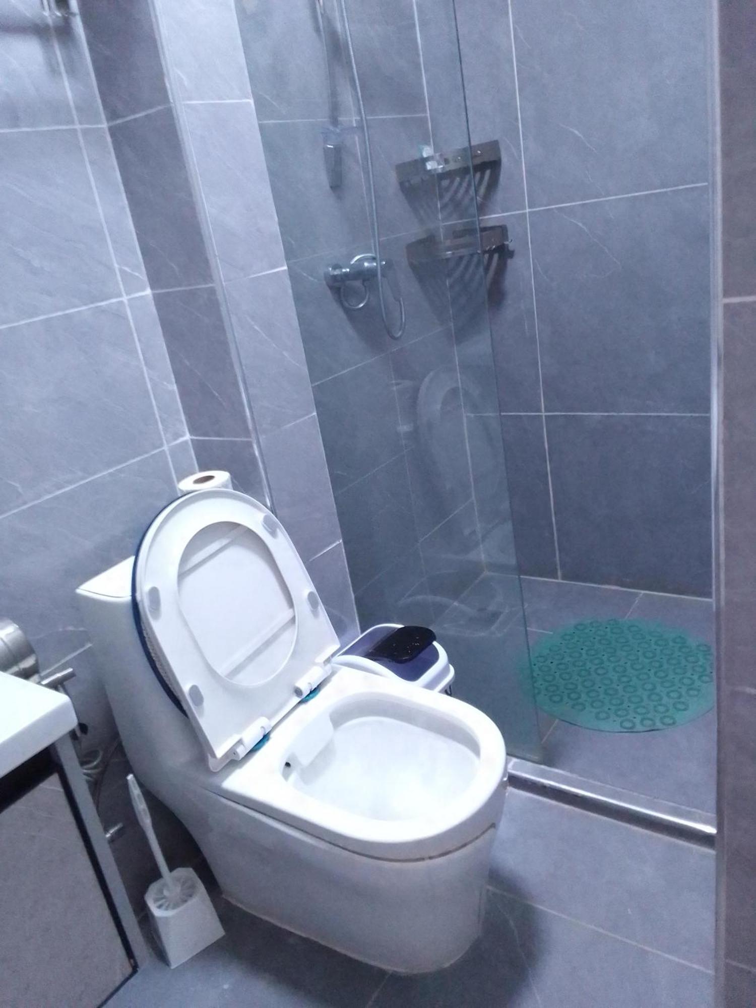 Lyne Homes Apartment *