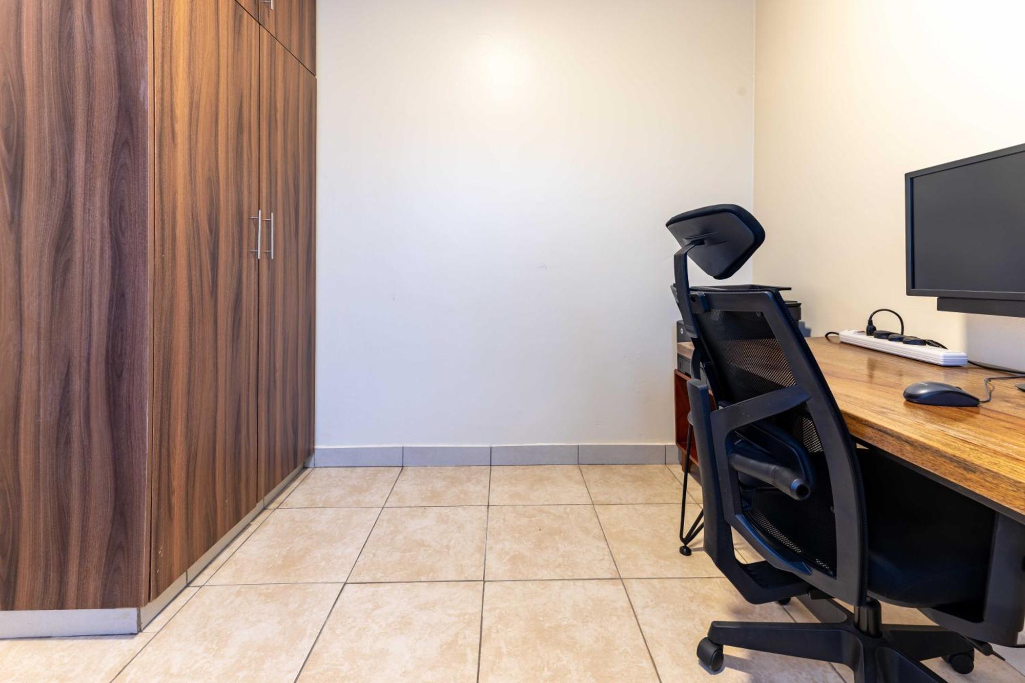 Loneview Work And Apartment