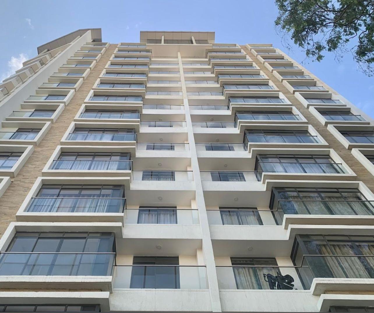 Apartment Spacious With View, Gym & Pool - Kilimani