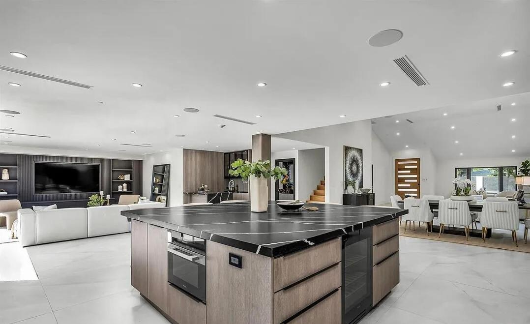 Nirmas Apartment *