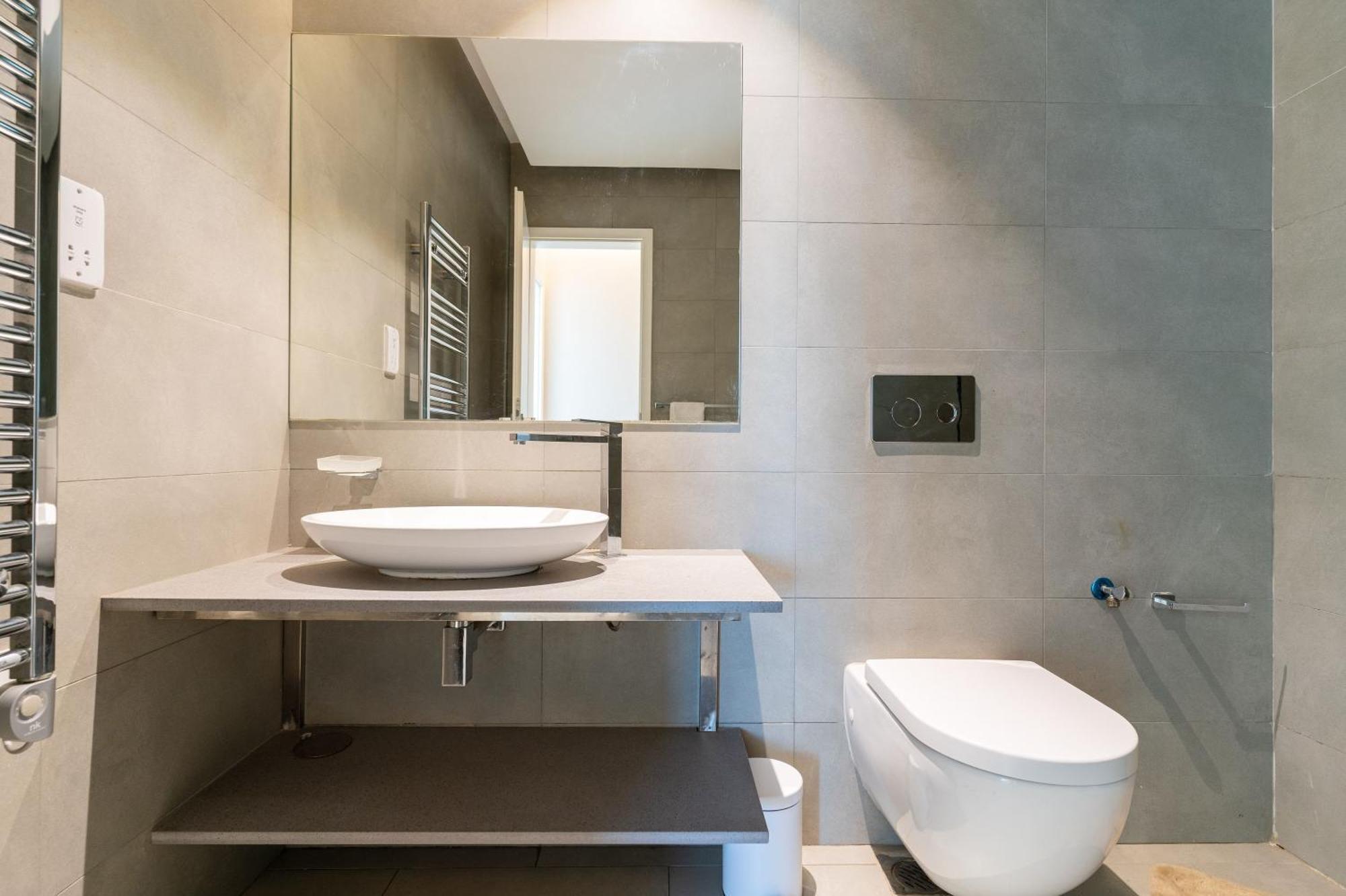 A Prime And Luxury 2 Bedroom