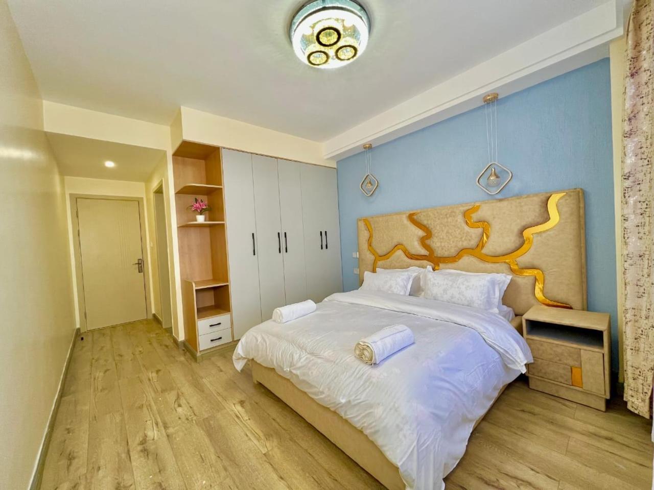 Supreme Living With Amazing Views,swimming Pool, Fully Equipped Gym, Ample Parking Space And Proximity To Major Shopping Malls Apartment *