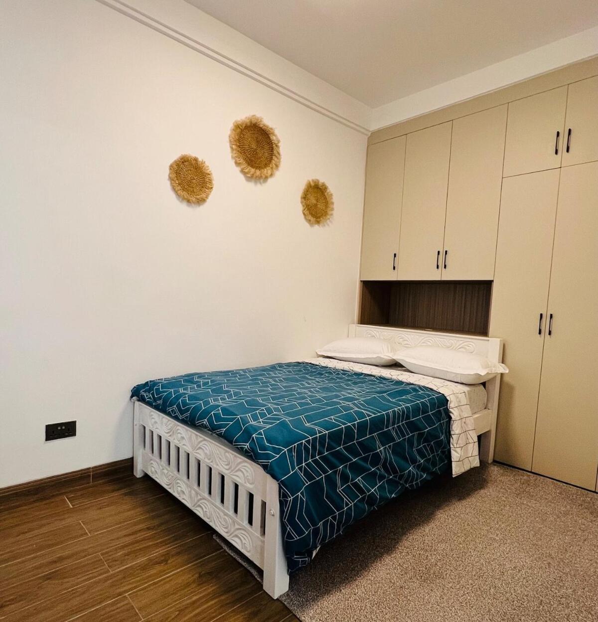 Apartment Stylish 2br Sunset View Pool Gym Sauna Work Desk *