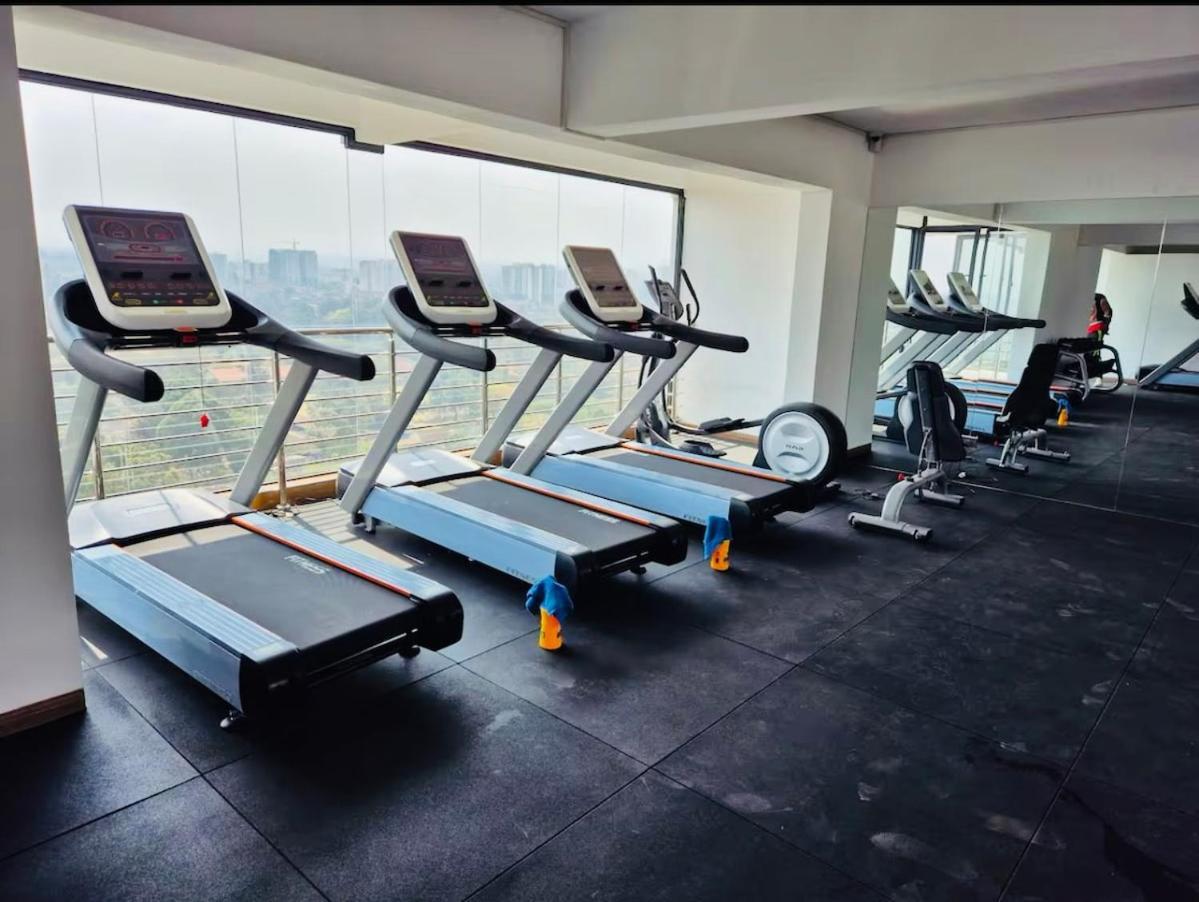 Stylish 2br Sunset View Pool Gym Sauna Work Desk Nairobi