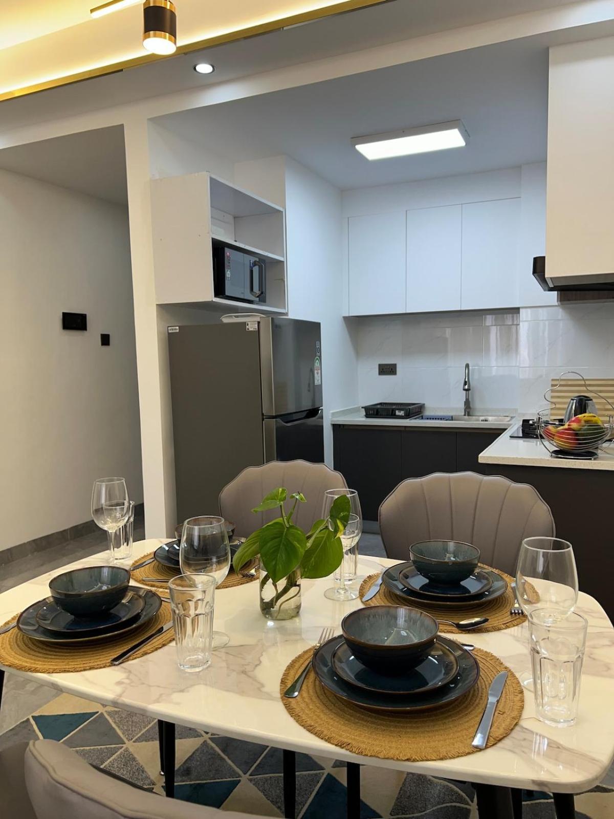 Apartment Stylish 2br Sunset View Pool Gym Sauna Work Desk Nairobi