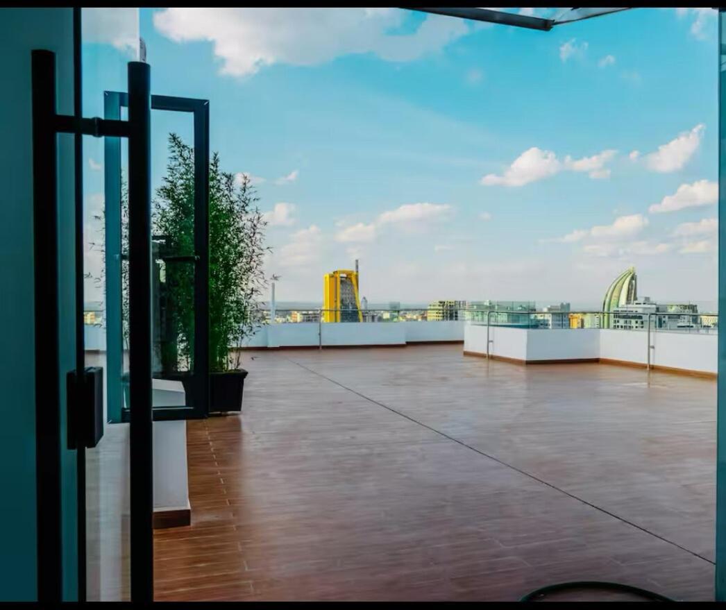 Stylish 2br Sunset View Pool Gym Sauna Work Desk Apartment