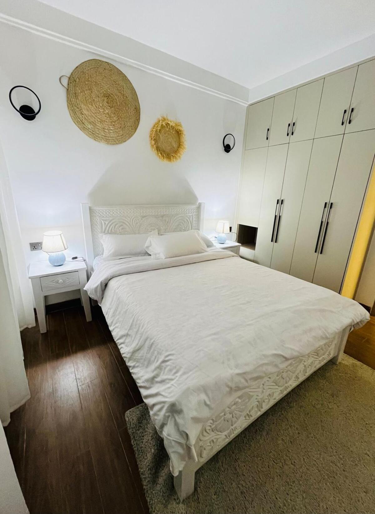 Stylish 2br Sunset View Pool Gym Sauna Work Desk Nairobi