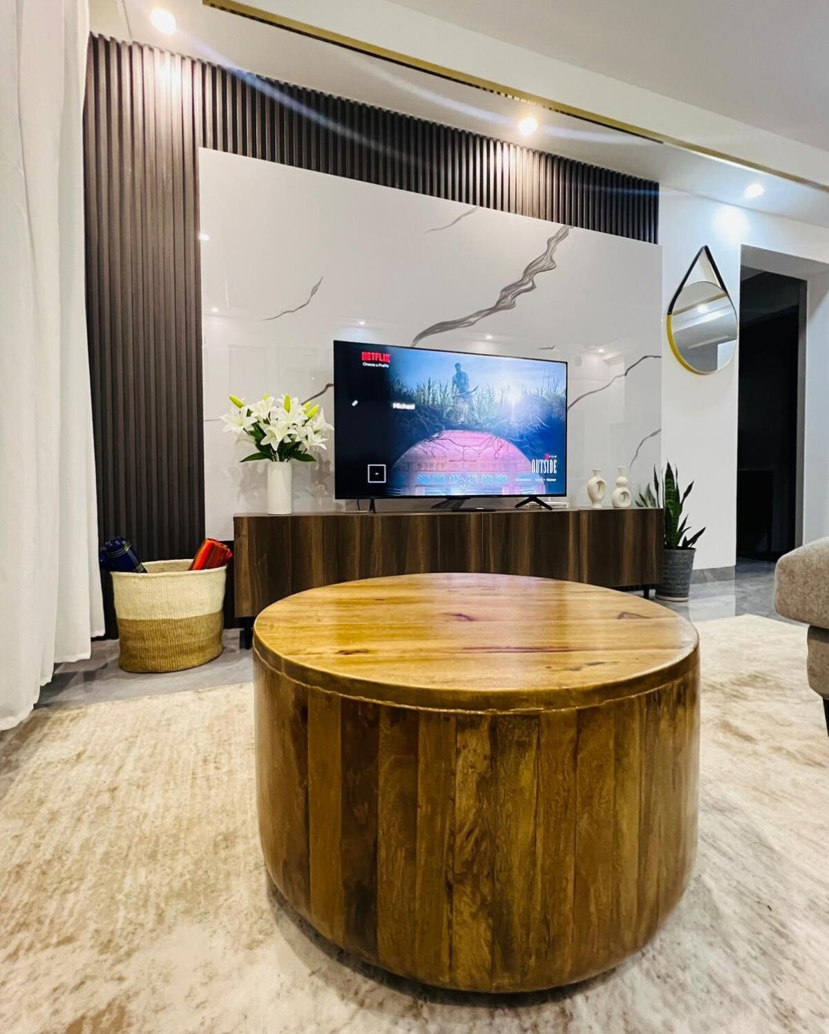 Stylish 2br Sunset View Pool Gym Sauna Work Desk *