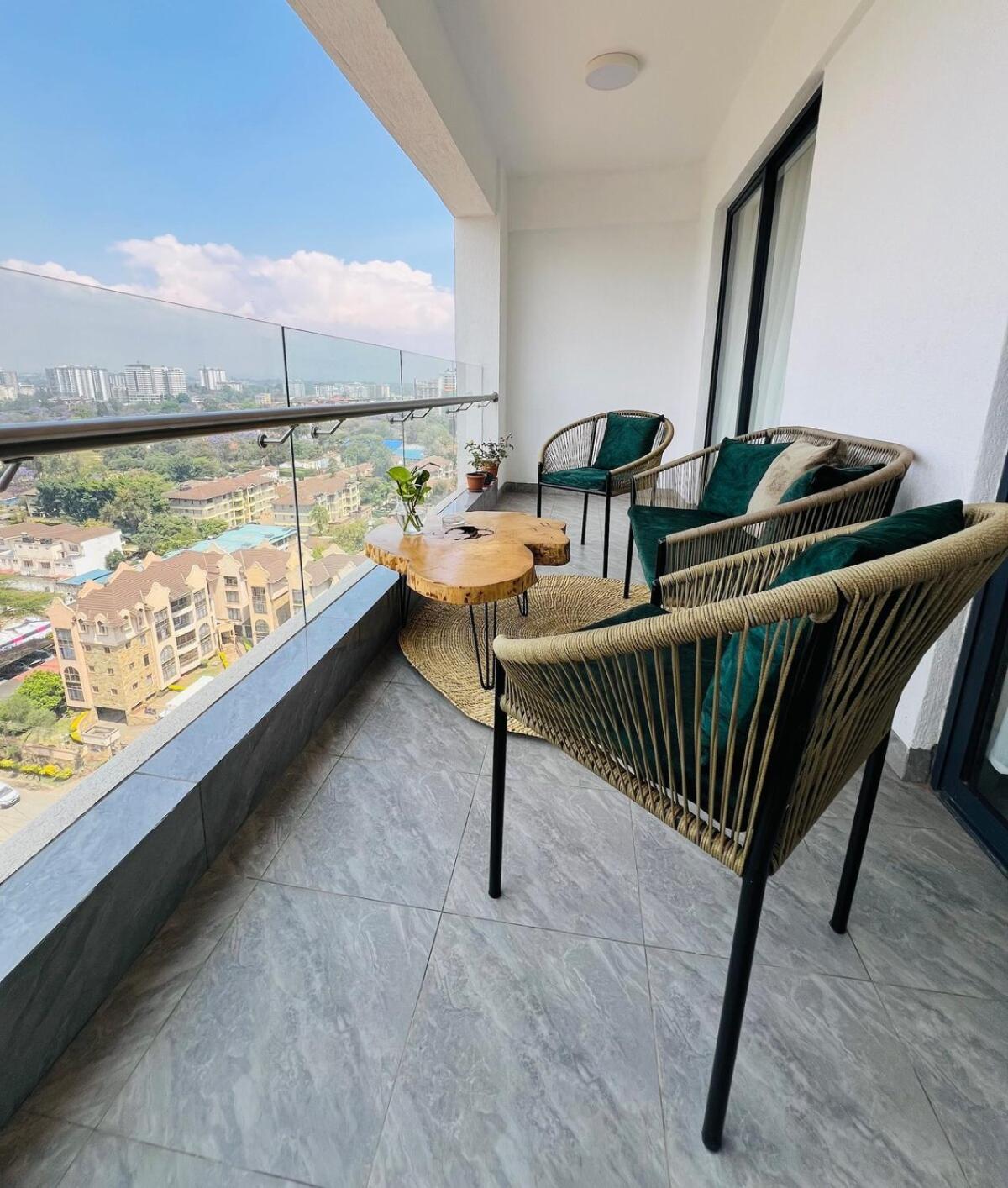 Stylish 2br Sunset View Pool Gym Sauna Work Desk Apartment