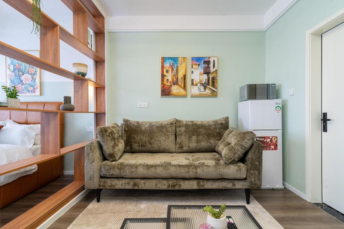 Apartment Chic With Stunning Views,swimming Pool Nairobi