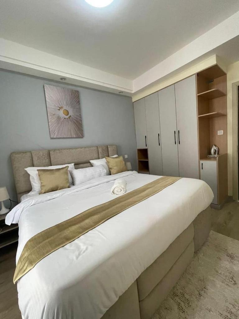 Apartment Beautifully Furnished One Bedroom With Scenic Views With Heated Swimming Pool