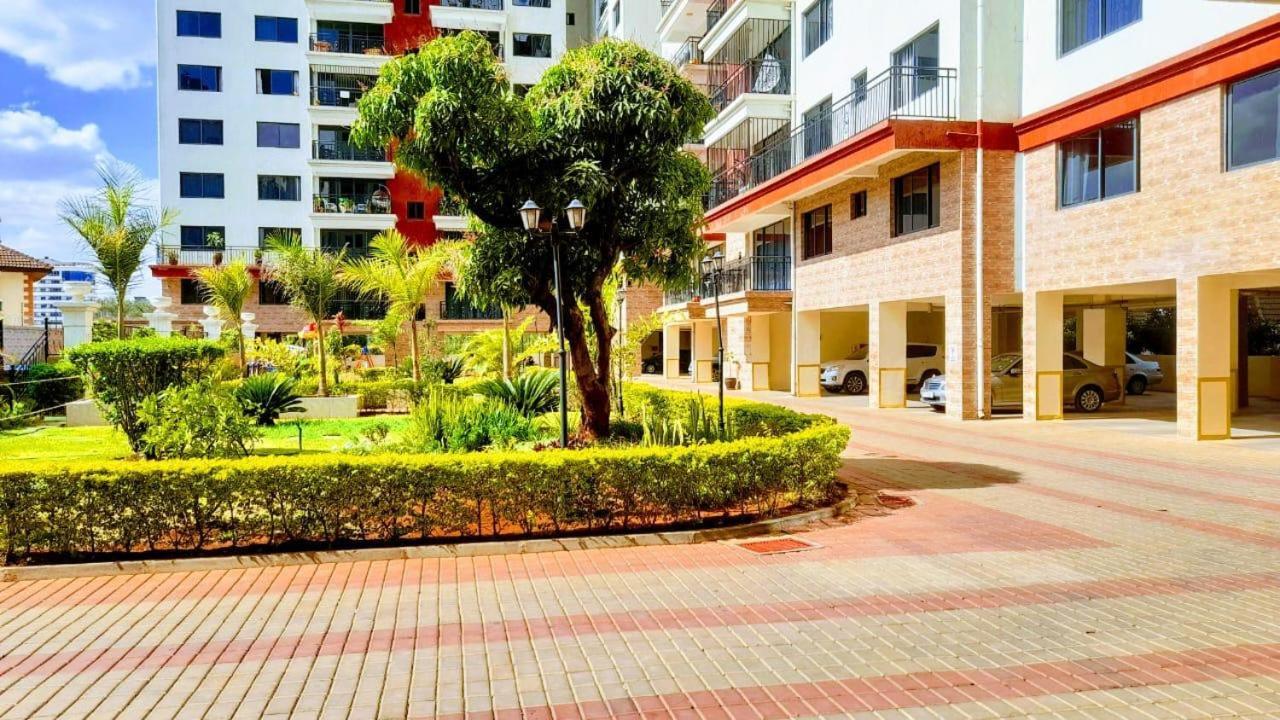 Supreme Luxury Living With Breathtaking Amazing Views Gym Heated Swimming Pool Fully Equipped Gym Children Playground And Ample Parking Space And Proximity To Major Shopping Malls And Gourmet Restaurants *