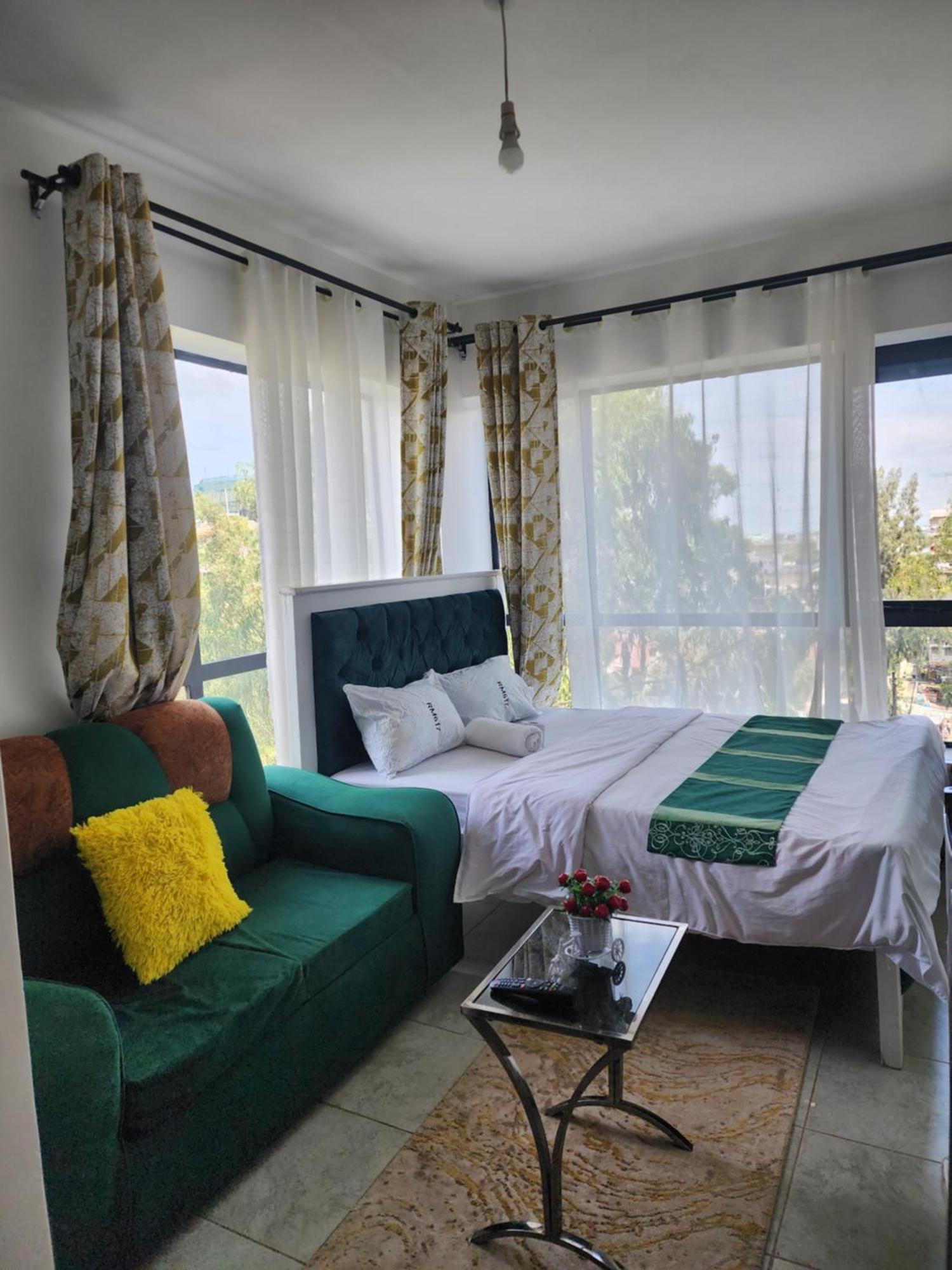 Bed & Breakfast Tsavo Lifestyle Fedha *