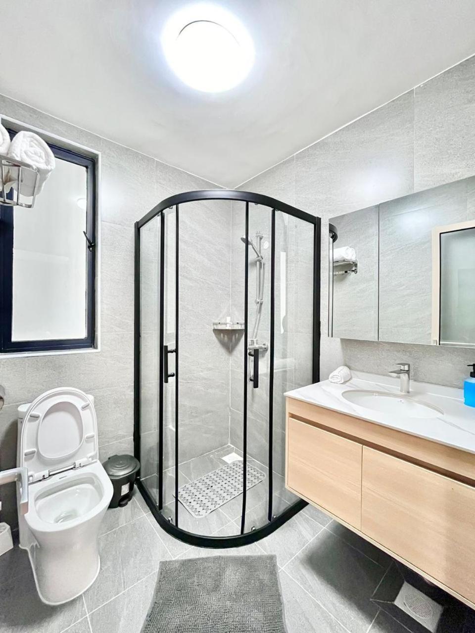 Apartment Executive Elegant Wanderers Rest Three Bedroom With Amazing Views, Swimming Pool ,gym And Private Ample Parking Space Which Offers Not Only Comfortable But Also Luxurious Lifestyle *