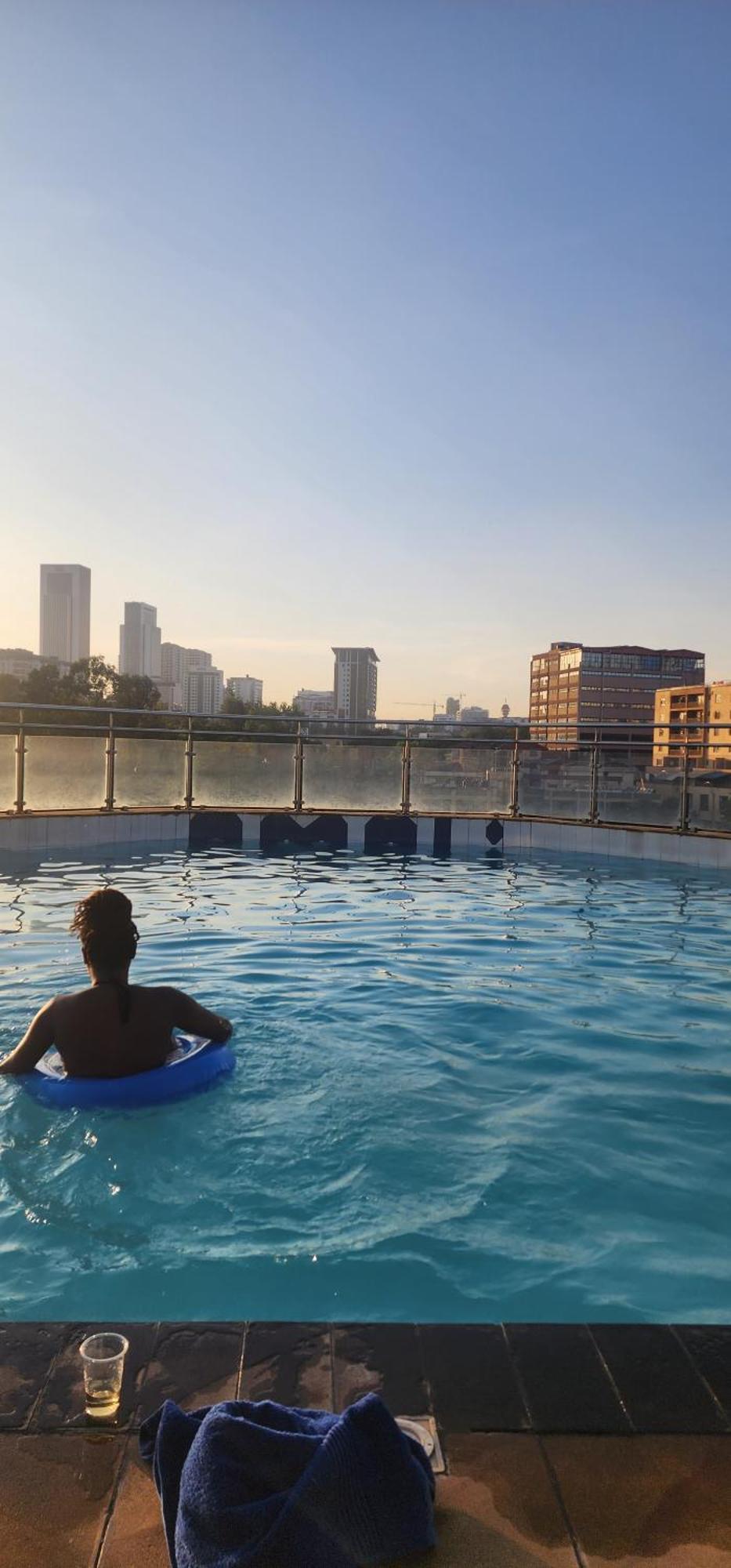 Deluxe With Rooftop Pool Apartment