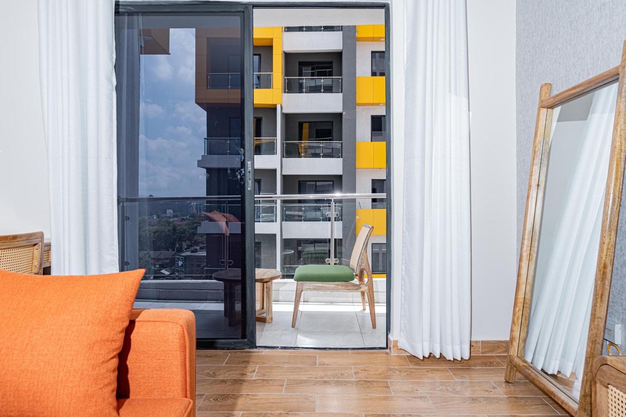 Wilma Towers & One Bedroom Apartment, Swimming Pool, Gym, Sauna,steam Workspace ,wonderiss Homes Kilimani Living Nairobi