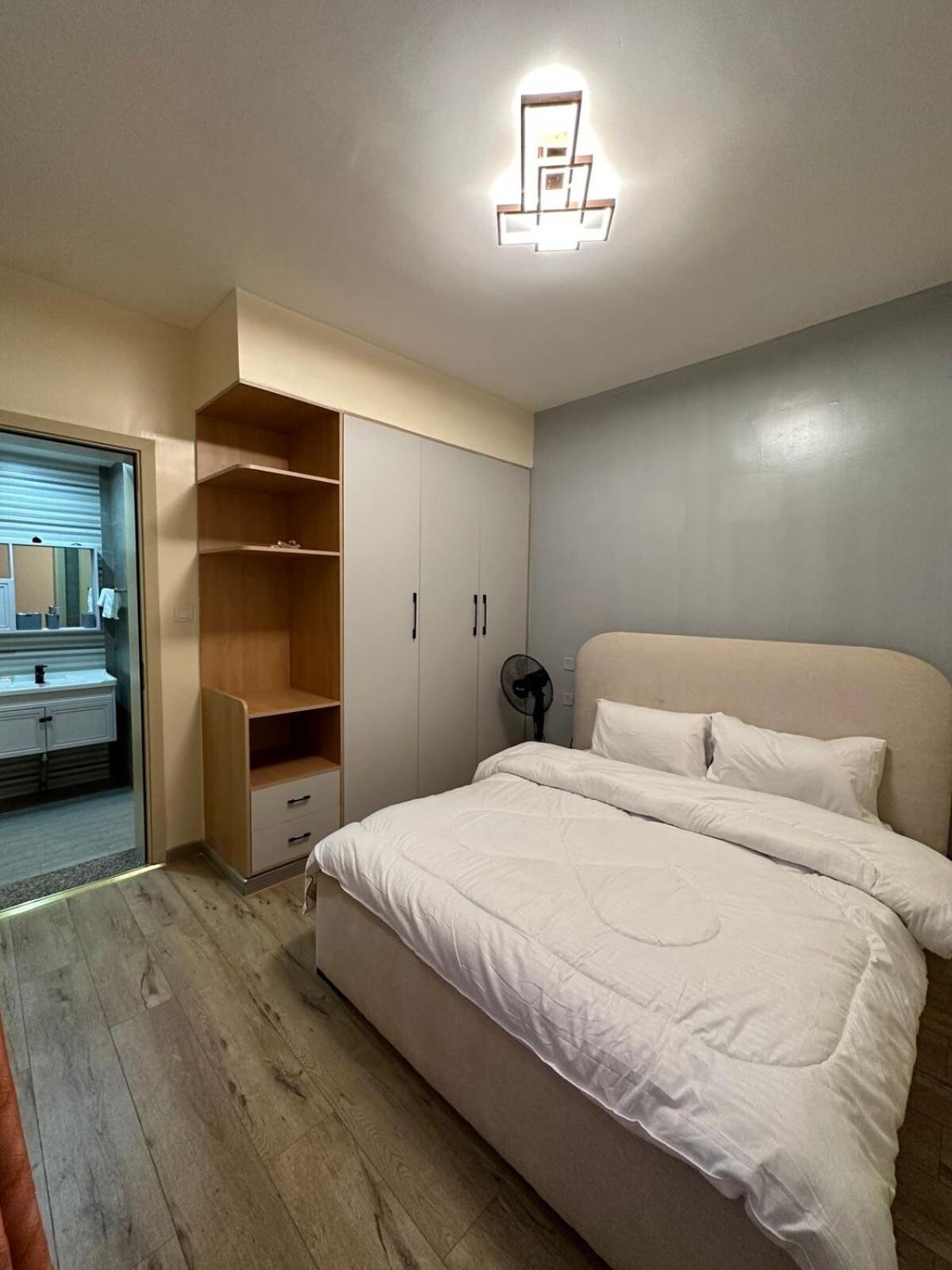 Hidden Treasure Two Bedroom In Kilimani Apartment *