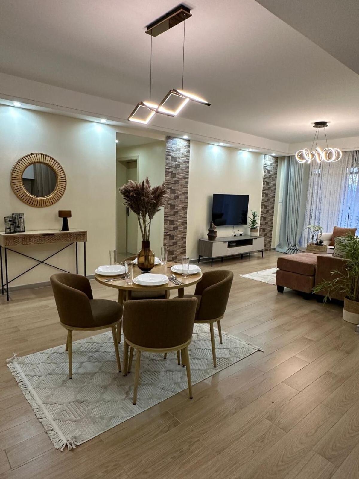 Hidden Treasure Two Bedroom In Kilimani Apartment *