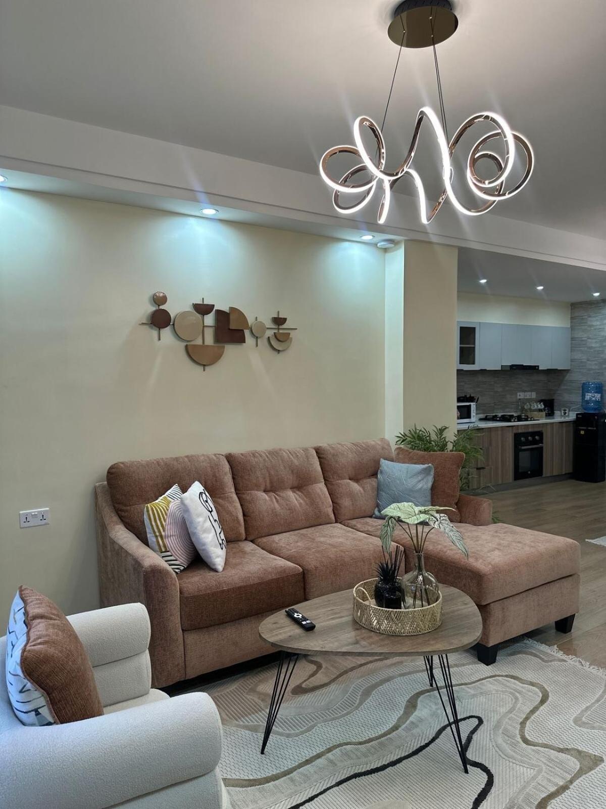 Hidden Treasure Two Bedroom In Kilimani Apartment *