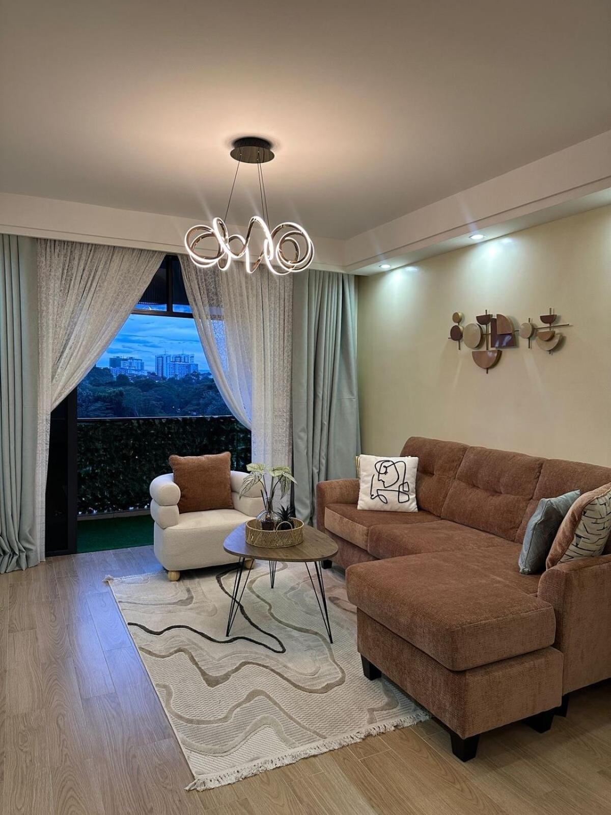 Hidden Treasure Two Bedroom In Kilimani Apartment