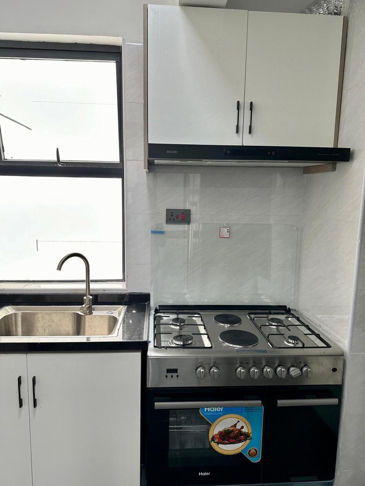 Apartment Charming Urban Retreat With Private Parking,fully Equipped Gym ,children Playing Ground And Unbeatable Views