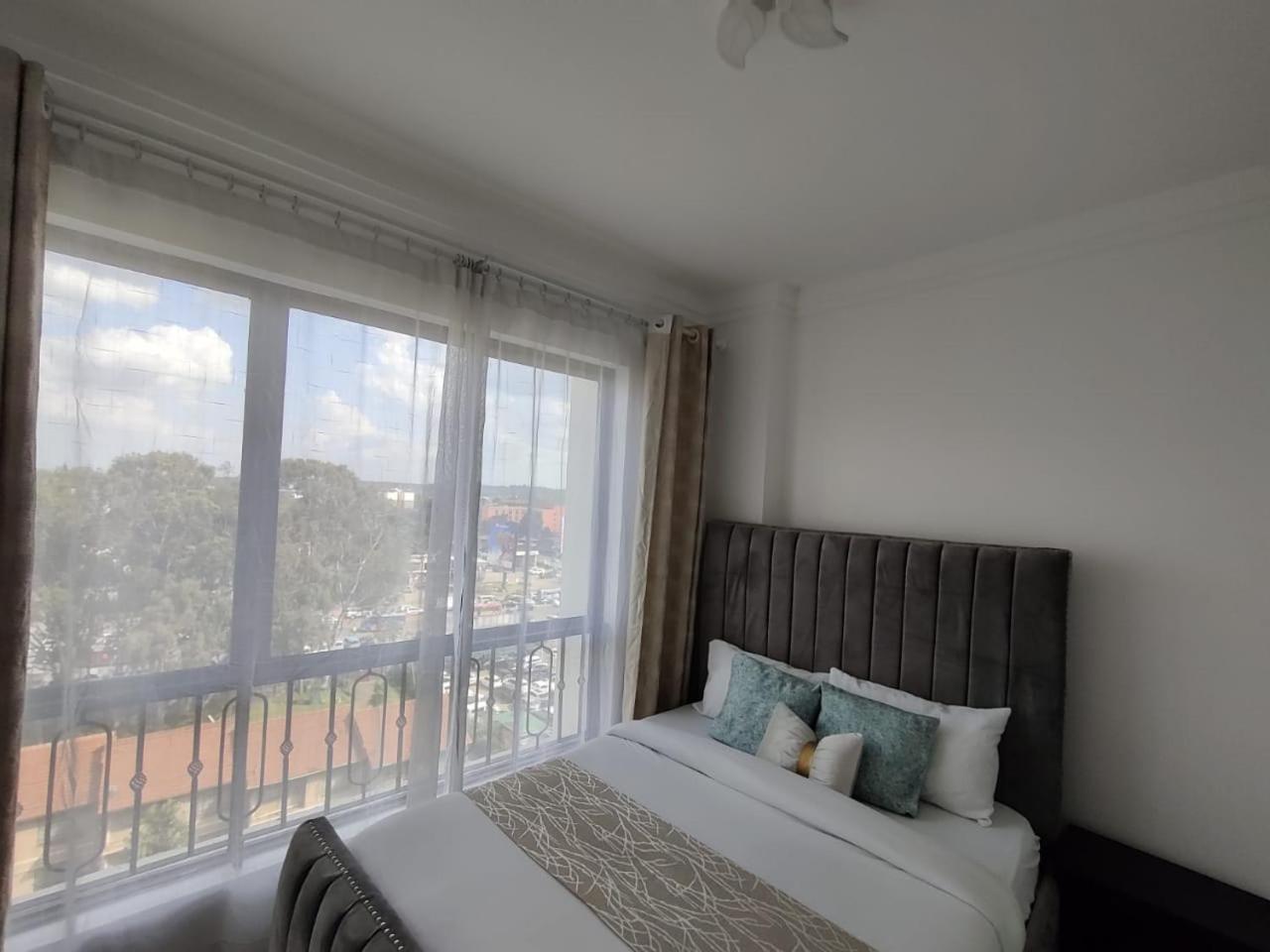 Charming Urban Retreat With Private Parking,fully Equipped Gym ,children Playing Ground And Unbeatable Views