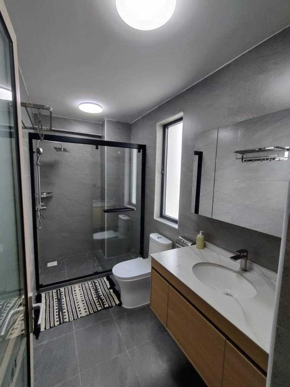 Charming Urban Retreat With Private Parking,fully Equipped Gym ,children Playing Ground And Unbeatable Views Apartment *