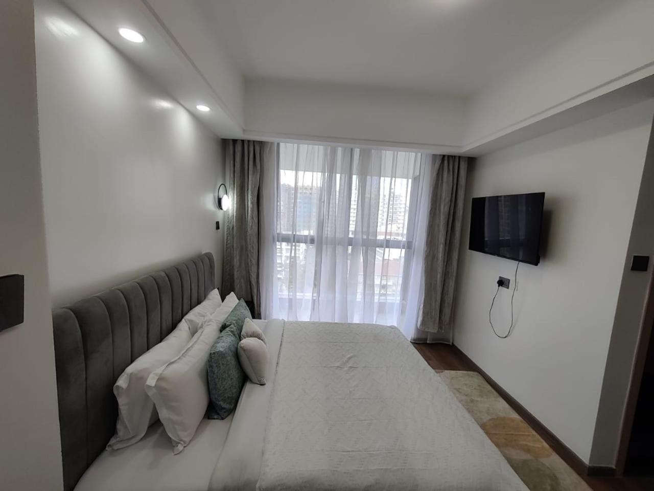 Apartment Charming Urban Retreat With Private Parking,fully Equipped Gym ,children Playing Ground And Unbeatable Views *
