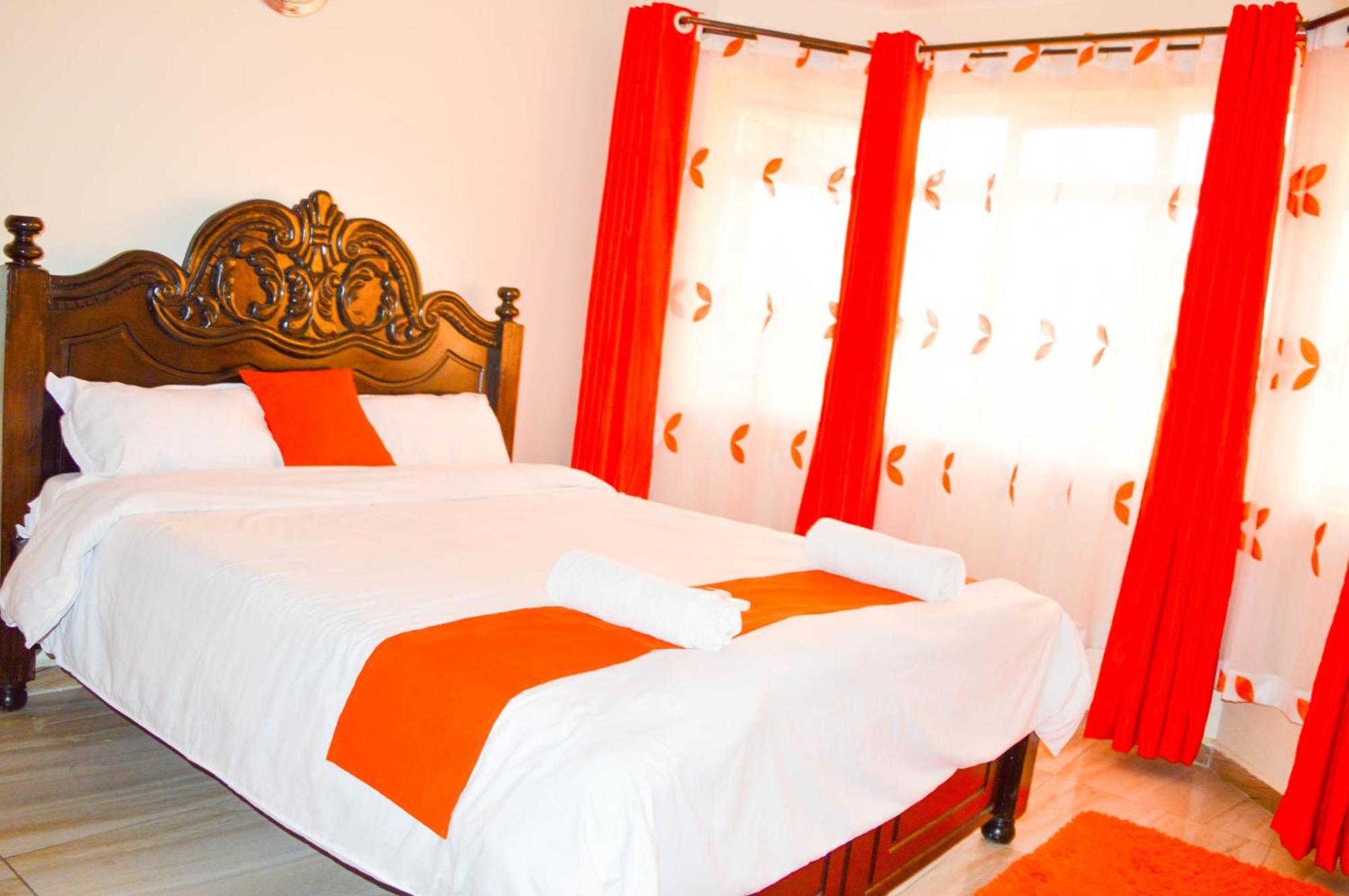 Apartment Roma - Charming 2br Ensuite Opp Garden Mall
