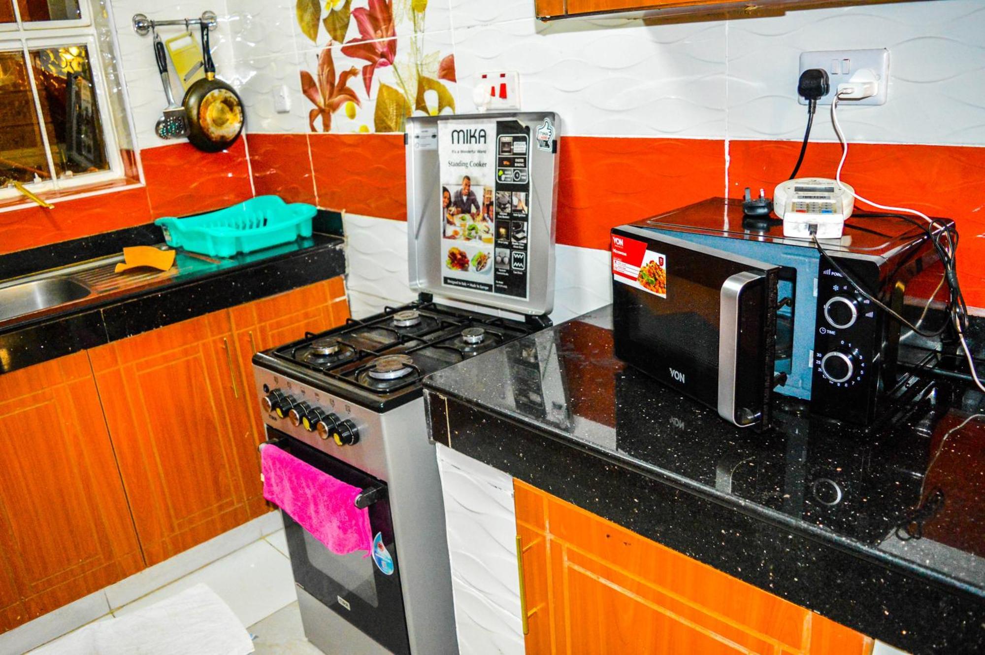 Apartment Roma - Charming 2br Ensuite Opp Garden Mall *