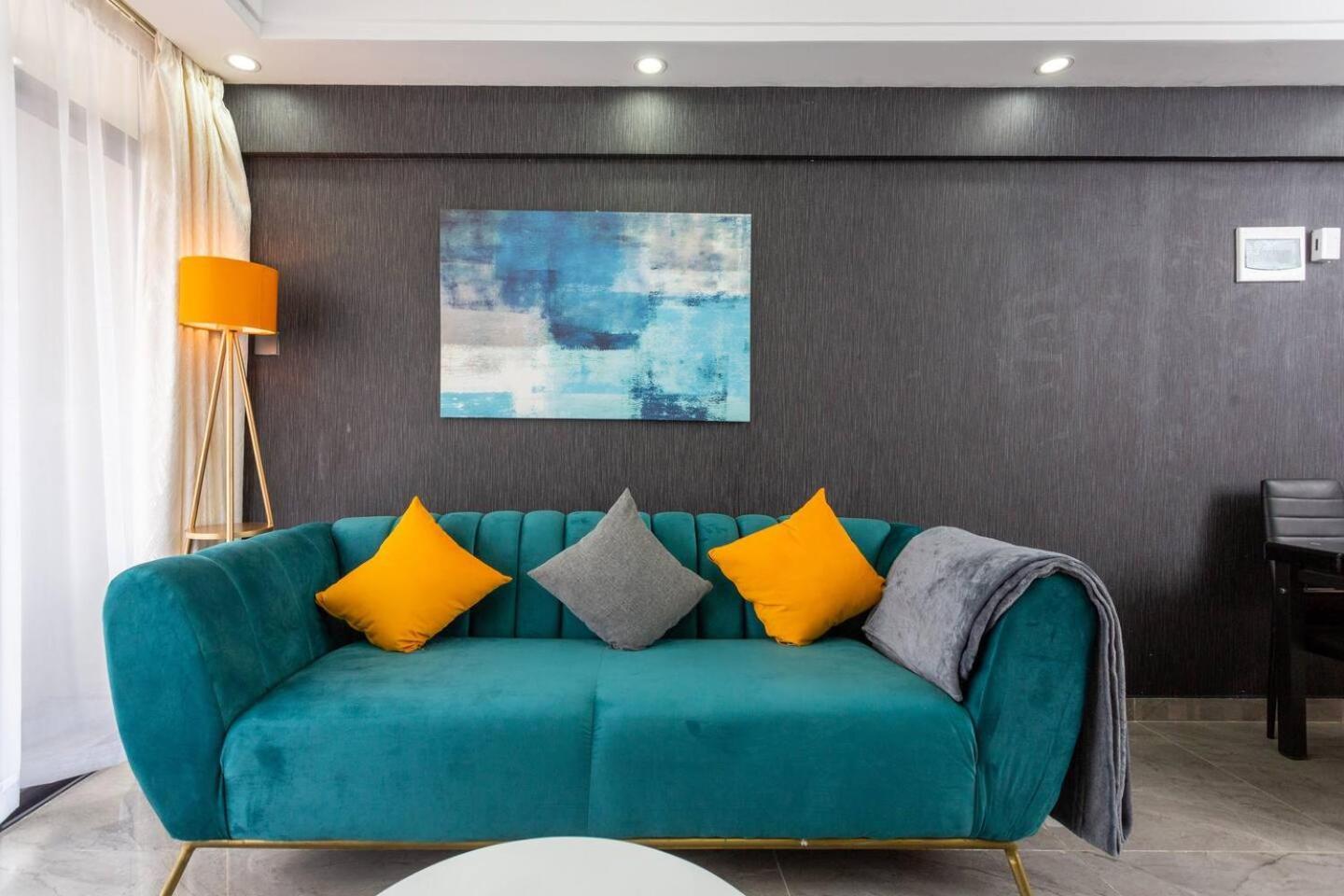 Modern, Stylish High-rise Skyline - 2 Bd