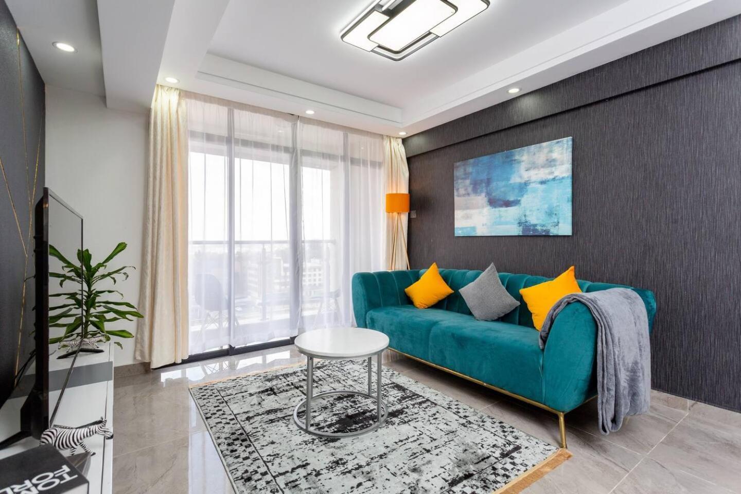 Modern, Stylish High-rise Skyline - 2 Bd Apartment *