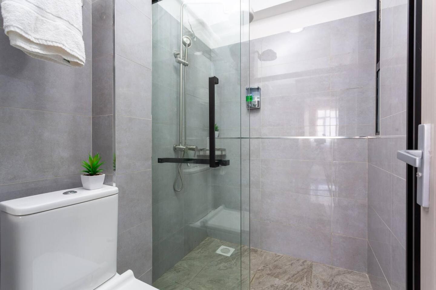 Apartment Modern, Stylish High-rise Skyline - 2 Bd