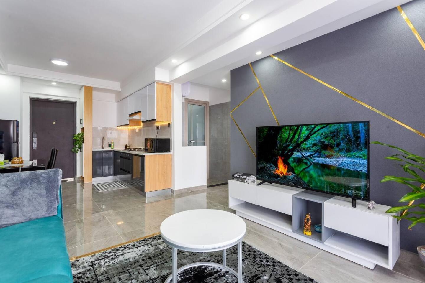 Modern, Stylish High-rise Skyline - 2 Bd