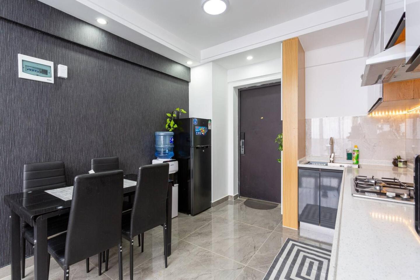 Modern, Stylish High-rise Skyline - 2 Bd *