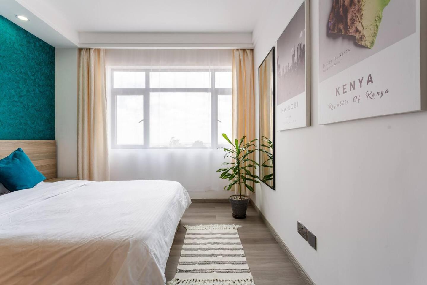 Modern, Stylish High-rise Skyline - 2 Bd