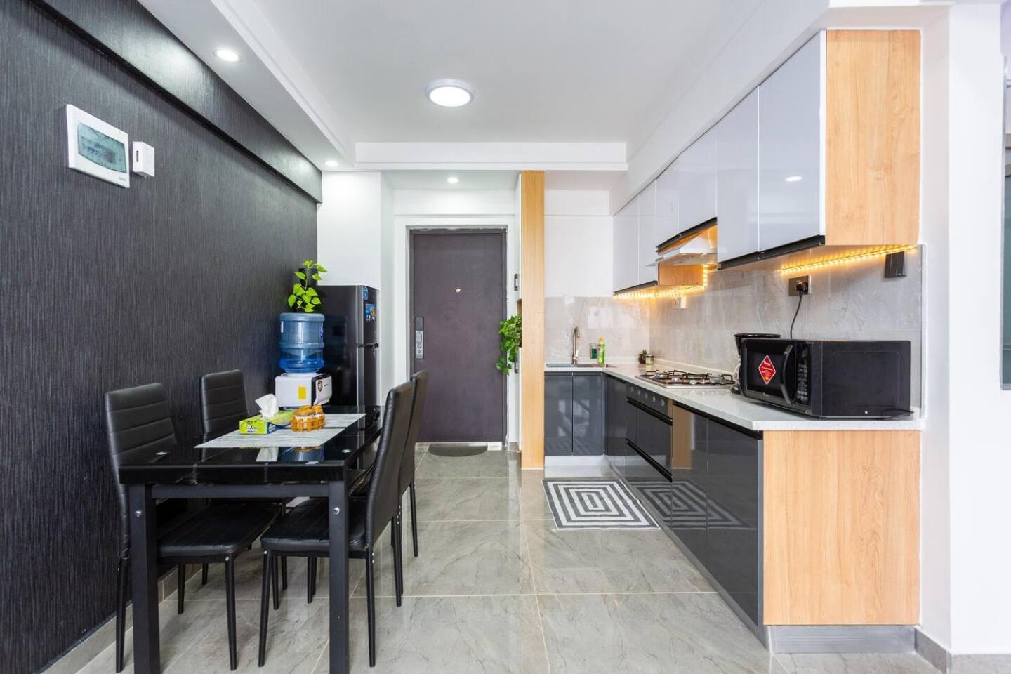 Modern, Stylish High-rise Skyline - 2 Bd *