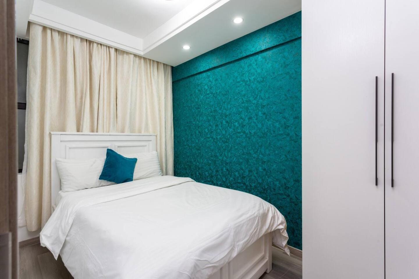 Modern, Stylish High-rise Skyline - 2 Bd