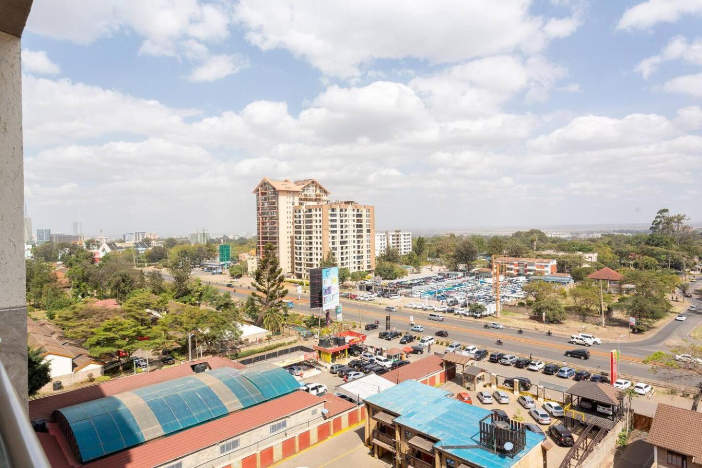 Modern, Stylish High-rise Skyline - 2 Bd Apartment *